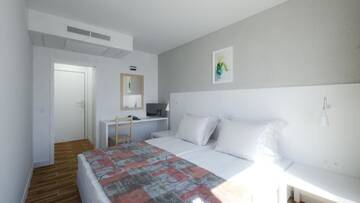 Фото номера Двухместный номер с 2 отдельными кроватями, вид на сад Отель Hotel Erma г. Золотые Пески 6