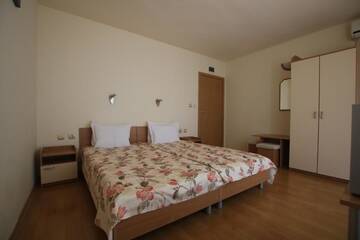 Фото номера Двухместный номер с 1 кроватью и балконом Гостевой дом Guest House Kiwi г. Золотые Пески 21