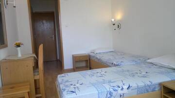 Фото номера Двухместный номер с 2 отдельными кроватями и балконом Отель Hotel Mechta г. Золотые Пески 11