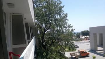 Фото номера Люкс с балконом Отель Hotel Mechta г. Золотые Пески 7
