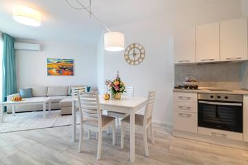 Фото номера Апартаменты с 1 спальней и видом на море Апарт-отели La Mer Apartcomplex г. Золотые Пески 15