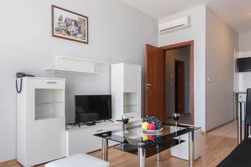 Фото номера Апартаменты с 1 спальней и видом на море Апарт-отели 1-st Line Izvora Sea View Apartments on Golden Sands г. Золотые Пески 10