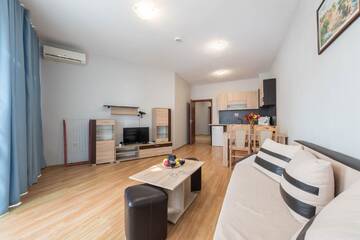 Фото номера Апартаменты с 1 спальней и видом на море Апарт-отели 1-st Line Izvora Sea View Apartments on Golden Sands г. Золотые Пески 15
