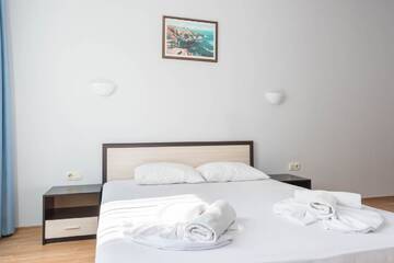 Фото номера Апартаменты с 1 спальней и видом на море Апарт-отели 1-st Line Izvora Sea View Apartments on Golden Sands г. Золотые Пески 13