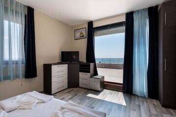 Фото номера Апартаменты Делюкс с 1 спальней Апарт-отели 1-st Line Izvora Sea View Apartments on Golden Sands г. Золотые Пески 4