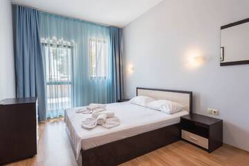 Фото номера Апартаменты с 1 спальней и видом на море Апарт-отели 1-st Line Izvora Sea View Apartments on Golden Sands г. Золотые Пески 6