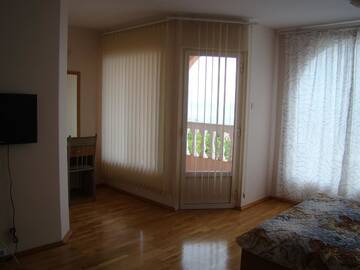 Фото номера Четырехместный номер Гостевой дом Guest House Andi г. Золотые Пески 2