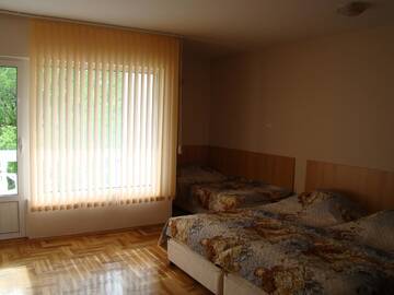 Фото номера Трехместный номер Гостевой дом Guest House Andi г. Золотые Пески 3