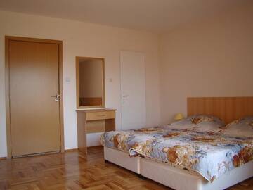 Фото номера Трехместный номер Гостевой дом Guest House Andi г. Золотые Пески 4