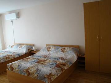 Фото номера Четырехместный номер Гостевой дом Guest House Andi г. Золотые Пески 6