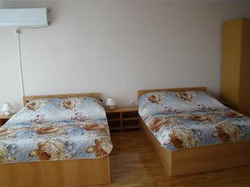 Фото номера Четырехместный номер Гостевой дом Guest House Andi г. Золотые Пески 8