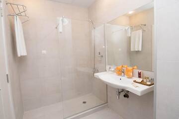 Фото номера Семейный номер с балконом Отель Park Hotel Odessos г. Золотые Пески 4