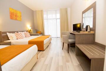 Фото номера Семейный номер с балконом Отель Park Hotel Odessos г. Золотые Пески 6