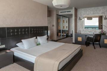 Фото номера Президентский люкс Отель International Hotel Casino &amp; Tower Suites FREE PARKING г. Золотые Пески 7