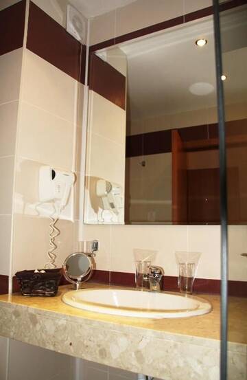 Фото номера Улучшенный семейный номер (для 3 взрослых и 1 ребенка) Отель Kristal Hotel - Все включено г. Золотые Пески 4