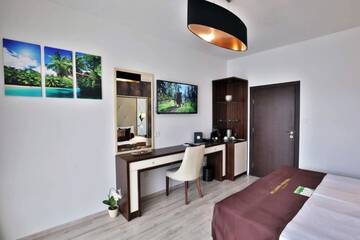 Фото номера Two-Bedroom Deluxe Suite with Balcony Отель Prestige Deluxe Hotel Aquapark Club- All inclusive г. Золотые Пески 20