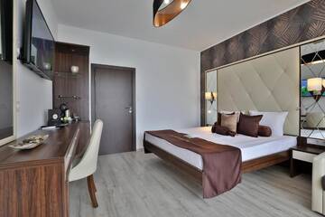 Фото номера Two-Bedroom Deluxe Suite with Balcony Отель Prestige Deluxe Hotel Aquapark Club- All inclusive г. Золотые Пески 17