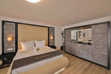 Фото номера Premium Room with Balcony (2 Adults + 3 Children) Отель Prestige Deluxe Hotel Aquapark Club- All inclusive г. Золотые Пески 17