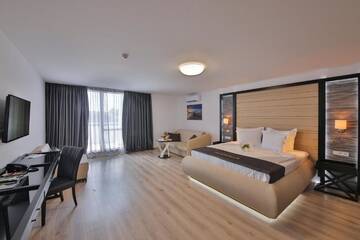 Фото номера Premium Room with Balcony (2 Adults + 3 Children) Отель Prestige Deluxe Hotel Aquapark Club- All inclusive г. Золотые Пески 16