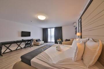 Фото номера Premium Room with Balcony (2 Adults + 3 Children) Отель Prestige Deluxe Hotel Aquapark Club- All inclusive г. Золотые Пески 21