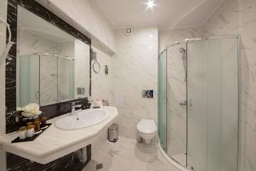 Фото номера Deluxe Family Room with Balcony (3 Adults + 1 Child) Отель Prestige Deluxe Hotel Aquapark Club- All inclusive г. Золотые Пески 14
