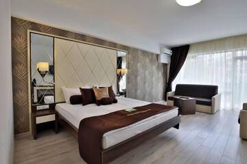 Фото номера Deluxe Family Room with Balcony (3 Adults + 1 Child) Отель Prestige Deluxe Hotel Aquapark Club- All inclusive г. Золотые Пески 12