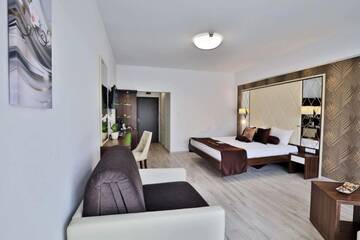 Фото номера Deluxe Family Room with Balcony (3 Adults + 1 Child) Отель Prestige Deluxe Hotel Aquapark Club- All inclusive г. Золотые Пески 10