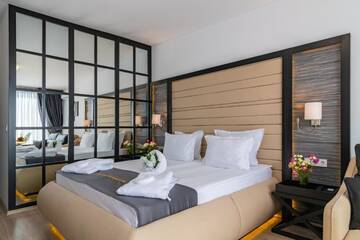 Фото номера Premium Room with Balcony (2 Adults + 3 Children) Отель Prestige Deluxe Hotel Aquapark Club- All inclusive г. Золотые Пески 5