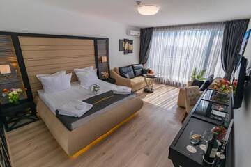Фото номера Premium Room with Balcony (2 Adults + 3 Children) Отель Prestige Deluxe Hotel Aquapark Club- All inclusive г. Золотые Пески 6
