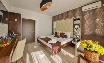 Фото номера Two-Bedroom Deluxe Suite with Balcony Отель Prestige Deluxe Hotel Aquapark Club- All inclusive г. Золотые Пески 5