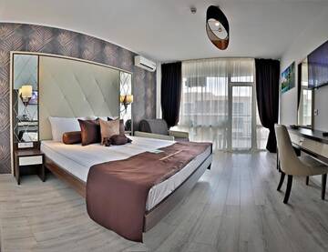 Фото номера Two-Bedroom Deluxe Suite with Balcony Отель Prestige Deluxe Hotel Aquapark Club- All inclusive г. Золотые Пески 10