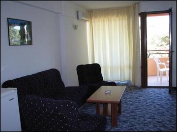 Фото номера Люкс с балконом (4 взрослых) Отель Kamchia Park Hotel - All Inclusive г. Золотые Пески 4