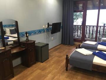 Фото номера Четырехместный номер с балконом и видом на море Отель Morski Briag Hotel г. Золотые Пески 3