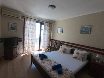 Фото номера Семейный номер с видом на море и балконом Отель Morski Briag Hotel г. Золотые Пески 4