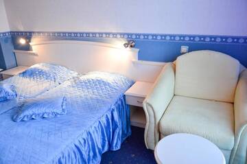 Фото номера Семейный номер (для 4 взрослых) Отель Aphrodite Hotel г. Золотые Пески 3