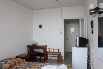 Фото номера Трехместный номер Отель Hotel Varshava г. Золотые Пески 9
