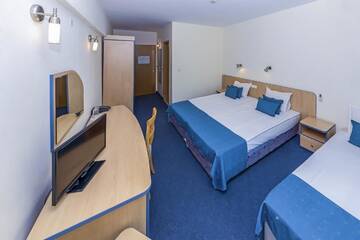 Фото номера Трехместный номер Отель Holiday Park Hotel - All Inclusive г. Золотые Пески 4