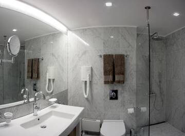 Фото номера Люкс с 1 спальней и видом на парк - 2 этаж Отель Oasis Boutique Hotel, Riviera Holiday Club г. Золотые Пески 4