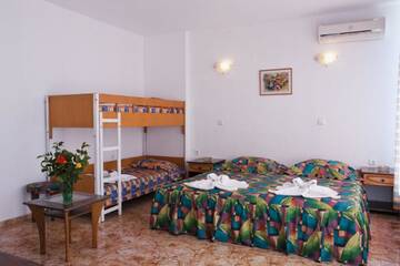 Фото номера Семейный номер (для 4 взрослых) Отель Sunny Varshava Hotel г. Золотые Пески 5