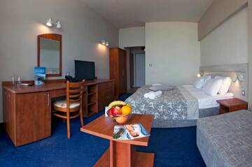 Фото номера Standard Twin Room with Balcony and Sea View (2 Adults) Отель Luna Hotel - Balneo &amp; Spa г. Золотые Пески 8