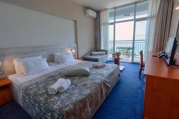 Фото номера Standard Twin Room with Balcony and Sea View (2 Adults) Отель Luna Hotel - Balneo &amp; Spa г. Золотые Пески 6