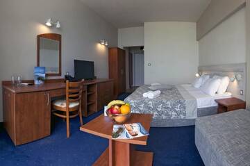 Фото номера Standard Twin Room with Balcony and Sea View (2 Adults) Отель Luna Hotel - Balneo &amp; Spa г. Золотые Пески 3