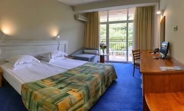 Фото номера Standard Twin Room with Balcony and Park View (2 Adults + 1 Child) Отель Luna Hotel - Balneo &amp; Spa г. Золотые Пески 5