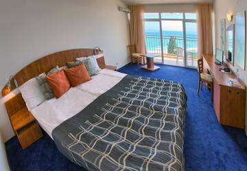 Фото номера Standard Twin Room with Balcony and Sea View (2 Adults) Отель Luna Hotel - Balneo &amp; Spa г. Золотые Пески 2