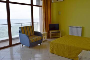 Фото номера Номер-студио с видом на море (для 2 взрослых и 2 детей) Отель Brigantina Beach Hotel г. Золотые Пески 5