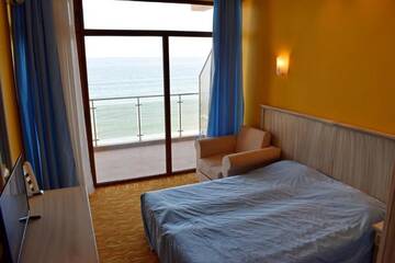 Фото номера Двухместный номер с 1 кроватью и балконом, вид на море Отель Brigantina Beach Hotel г. Золотые Пески 5