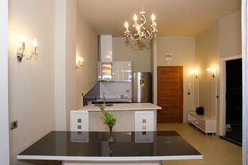 Фото номера Апартаменты Делюкс с 1 спальней Апарт-отели Paradise Green Park г. Золотые Пески 2