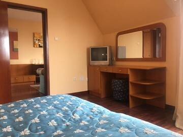 Фото номера Апартаменты с видом на море (для 3 взрослых) Отель Royal Beach г. Золотые Пески 4
