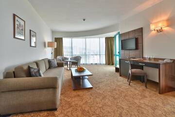 Фото номера Люкс с 1 спальней (для 2 взрослых и 2 детей до 12 лет) Отель Marina Grand Beach Hotel All Inclusive г. Золотые Пески 4