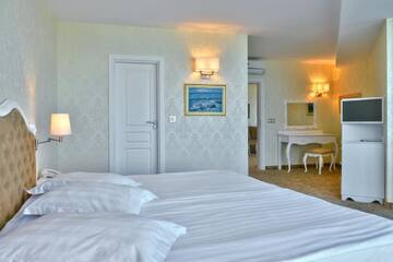 Фото номера Суперлюкс с 1 спальней Отель Marina Grand Beach Hotel All Inclusive г. Золотые Пески 5